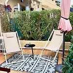 Calme Piscine -terrasse - Parking Gratuit Apartment *